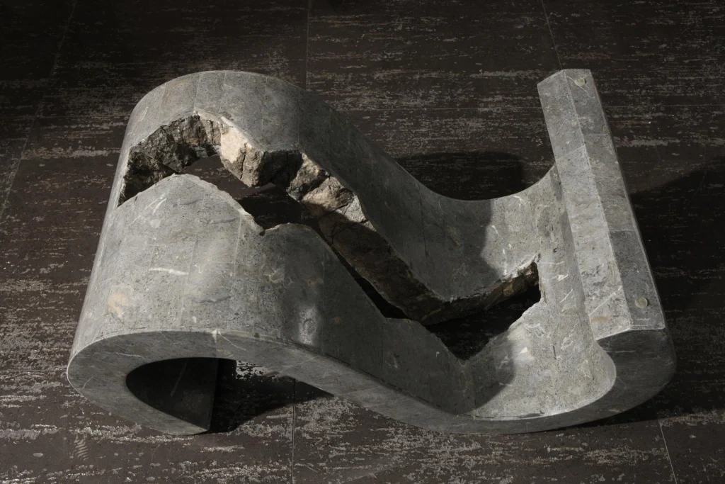 Tavolino Flexus con base in pietra fossile Gray Stone e top in vetro temperato 10mm - Stones - Image 4