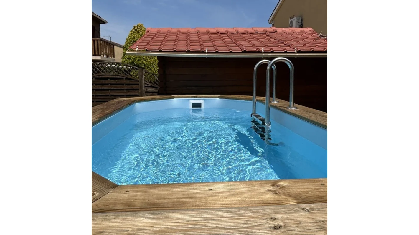 Piscina in legno NEMO 4.3 x 3 - H.1.31 m, azzurro chiaro, con supporti fissati al calcestruzzo - BAS7303OSPL - ALTANKA - Image 6