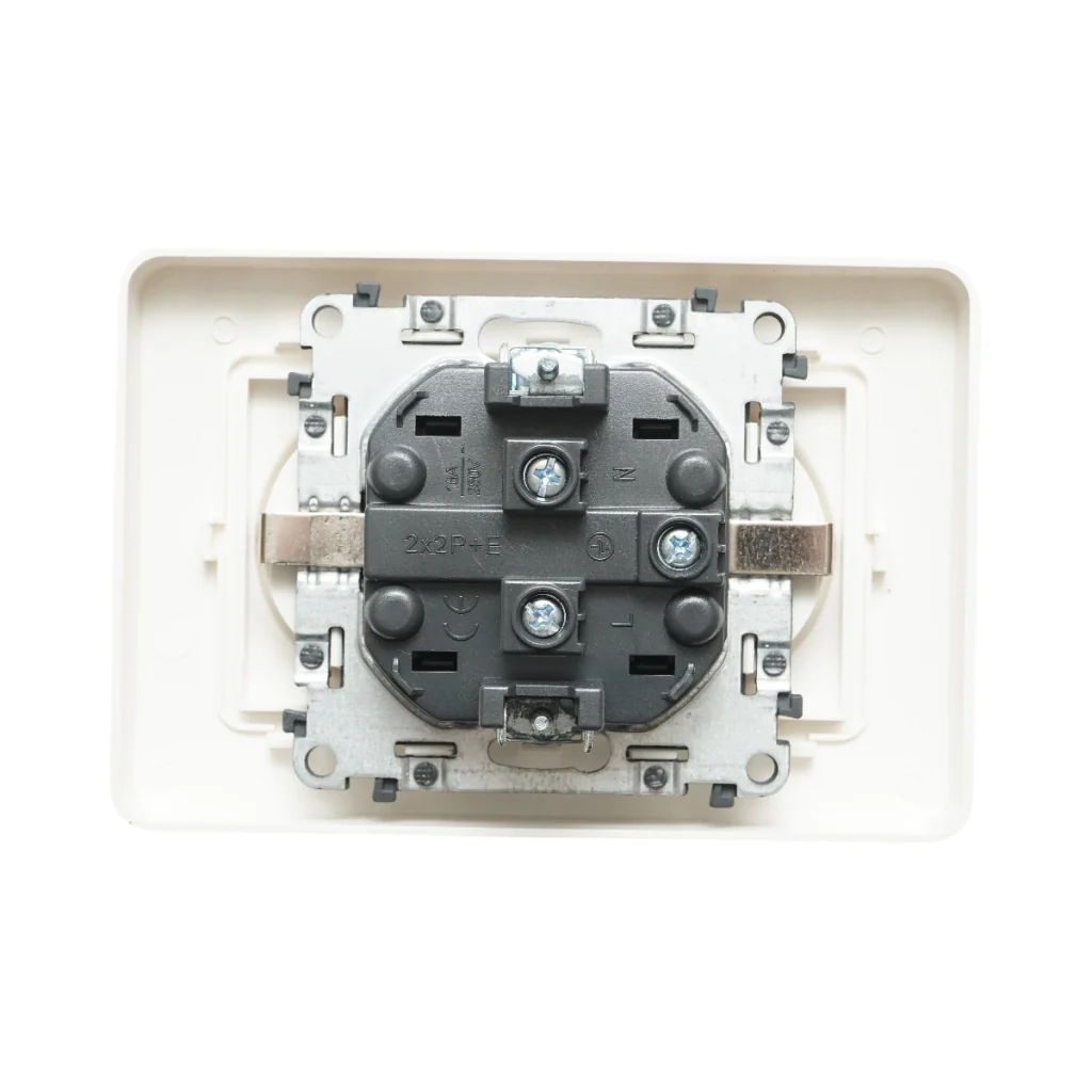 Presa Schuko doppia bianca da incasso 220V, 16A, PC 83x150mm - Image 2