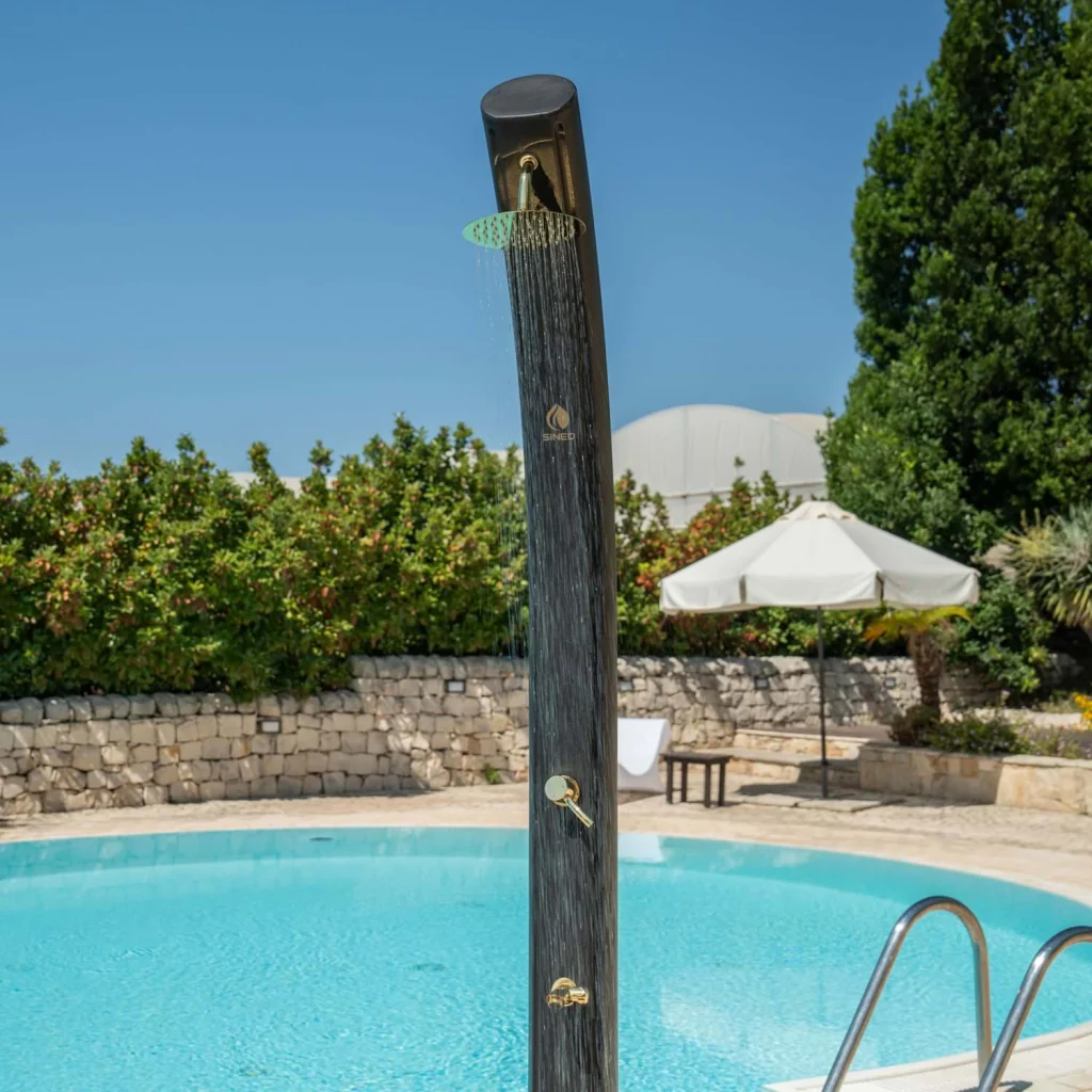 Sined Sole Xxl Doccia Solare Curva In Polietilene Hd Con Rubinetto e Lavapiedi Nero Serbatoio 40l Soffione Rotondo Rubinetto Lavapiedi Accessori In Metallo Colore Oro - Image 4