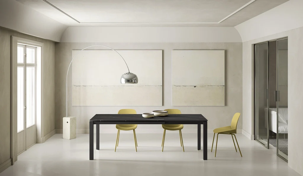 Tavolo allungabile Account 24 con top in ceramica marmo portoro opaco e allunghe in MDF nero - Stones